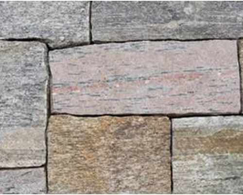 Ashlar stone veneer with squared rectangular pieces