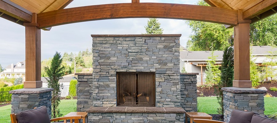 Outdoor stacked-stone fireplace built with Vermont Verde Mica thin stone veneer.